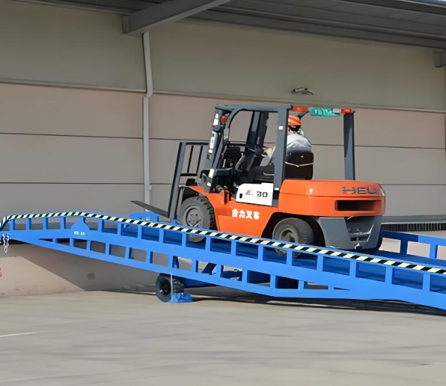 永发镇移动式卸货平台（叉车用）